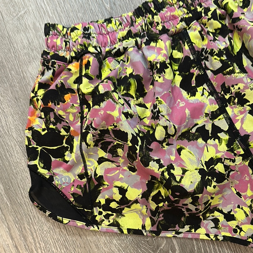 Lululemon Hotty Hot Sz 8 Women's Multicolor Athletic Workout Gym Run Yoga Shorts - Picture 6 of 12